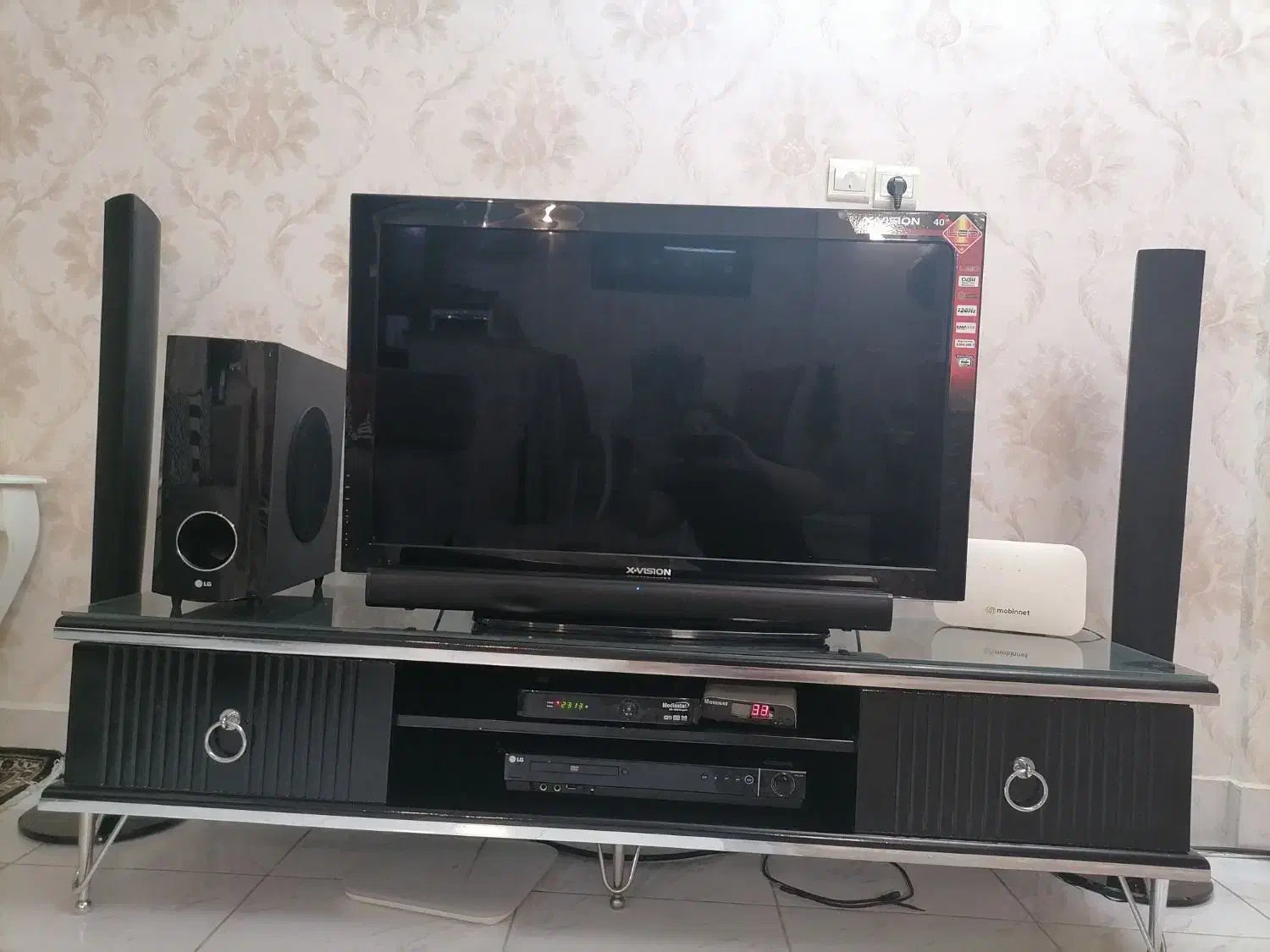 میز تی وی|میز تلویزیون|خوی, |دیوار