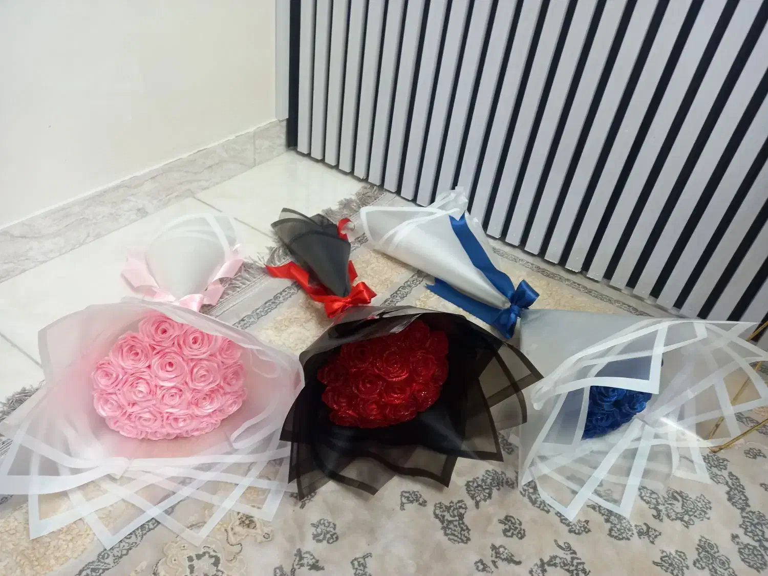 دسته گل آماده ۱۸ شاخه قرمز سوپر شاین (آماده ارسال)|گل و گیاه طبیعی|تهران, شهرک ولیعصر شمالی|دیوار