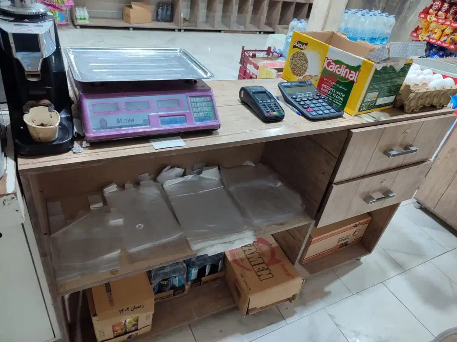 ویترین و دکور موبایل و سوپرمارکت 8 ت|فروشگاه و مغازه|قم, نیروگاه|دیوار