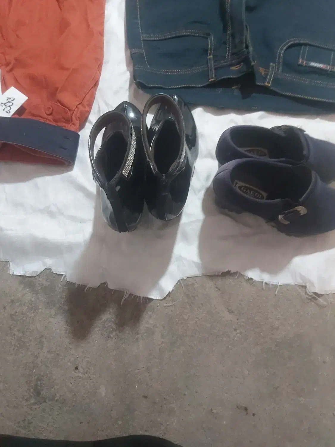 کفش و|کیف، کفش، کمربند|سقز, |دیوار