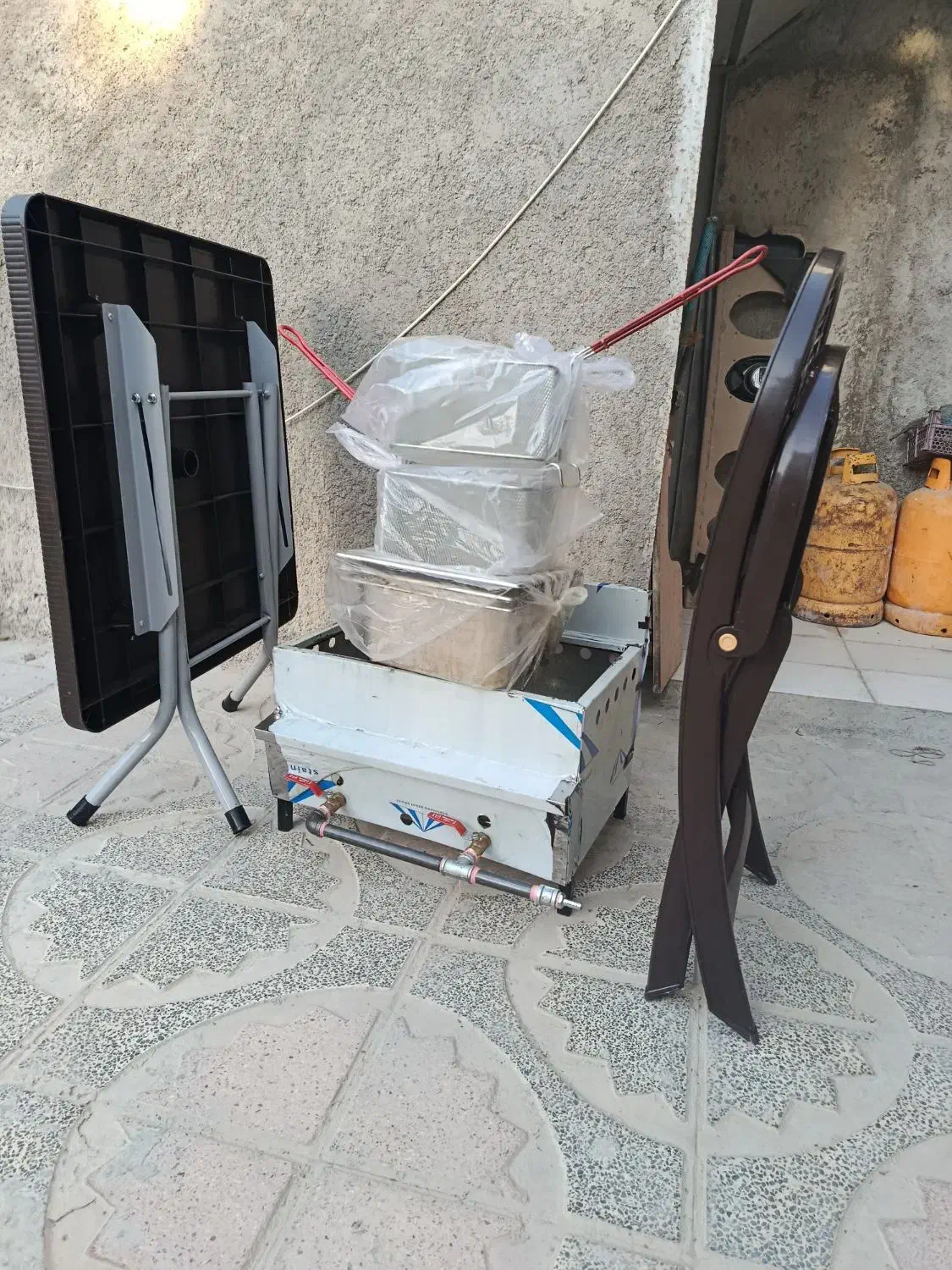 سلام یک عدد گاز دولگن دار  ویک میز دوصندلی تاشو|اجاق گاز و لوازم برقی پخت‌وپز|یاسوج, |دیوار