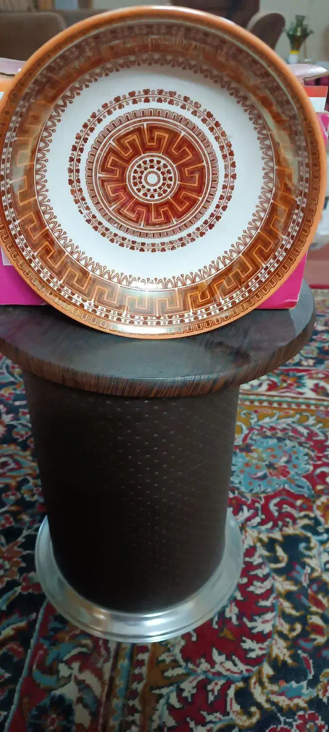 چینی قدیمی ویترینی زیبا|کلکسیون اشیاء عتیقه|اصفهان, شهرک کاوه|دیوار