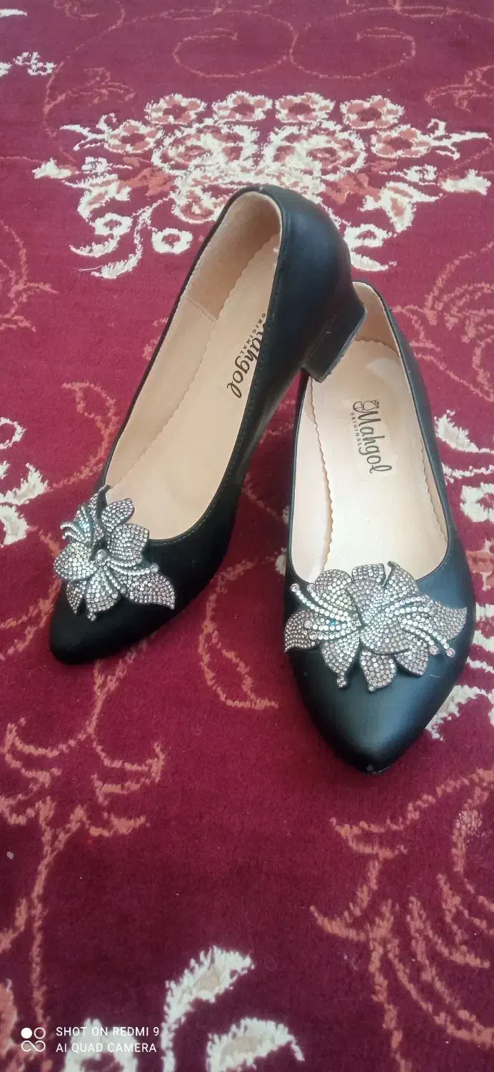 کفش|کیف، کفش، کمربند|سراوان, |دیوار