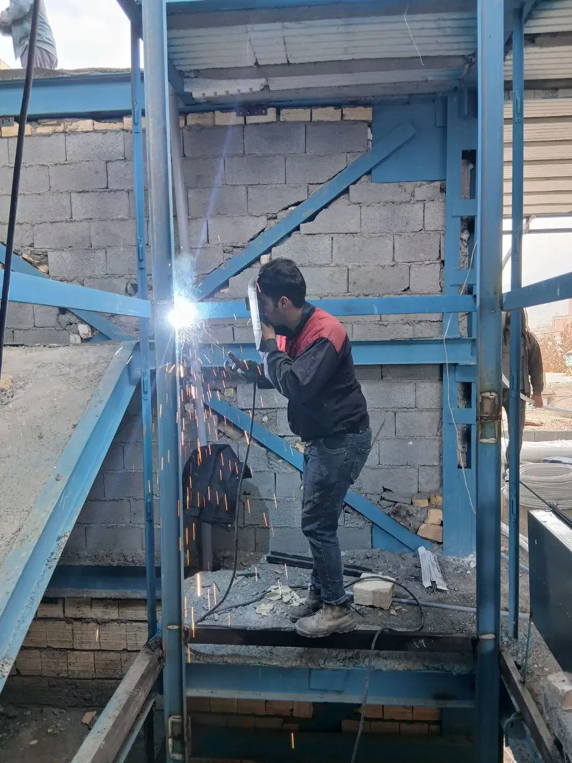 شاگردجوشکار|استخدام معماری، عمران و ساختمانی|بجنورد, |دیوار