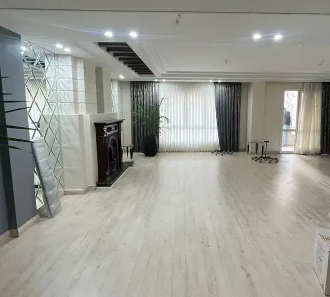 ۲۰۰متر ۳خواب ،آجودانیه نور مستقیم از جنوب