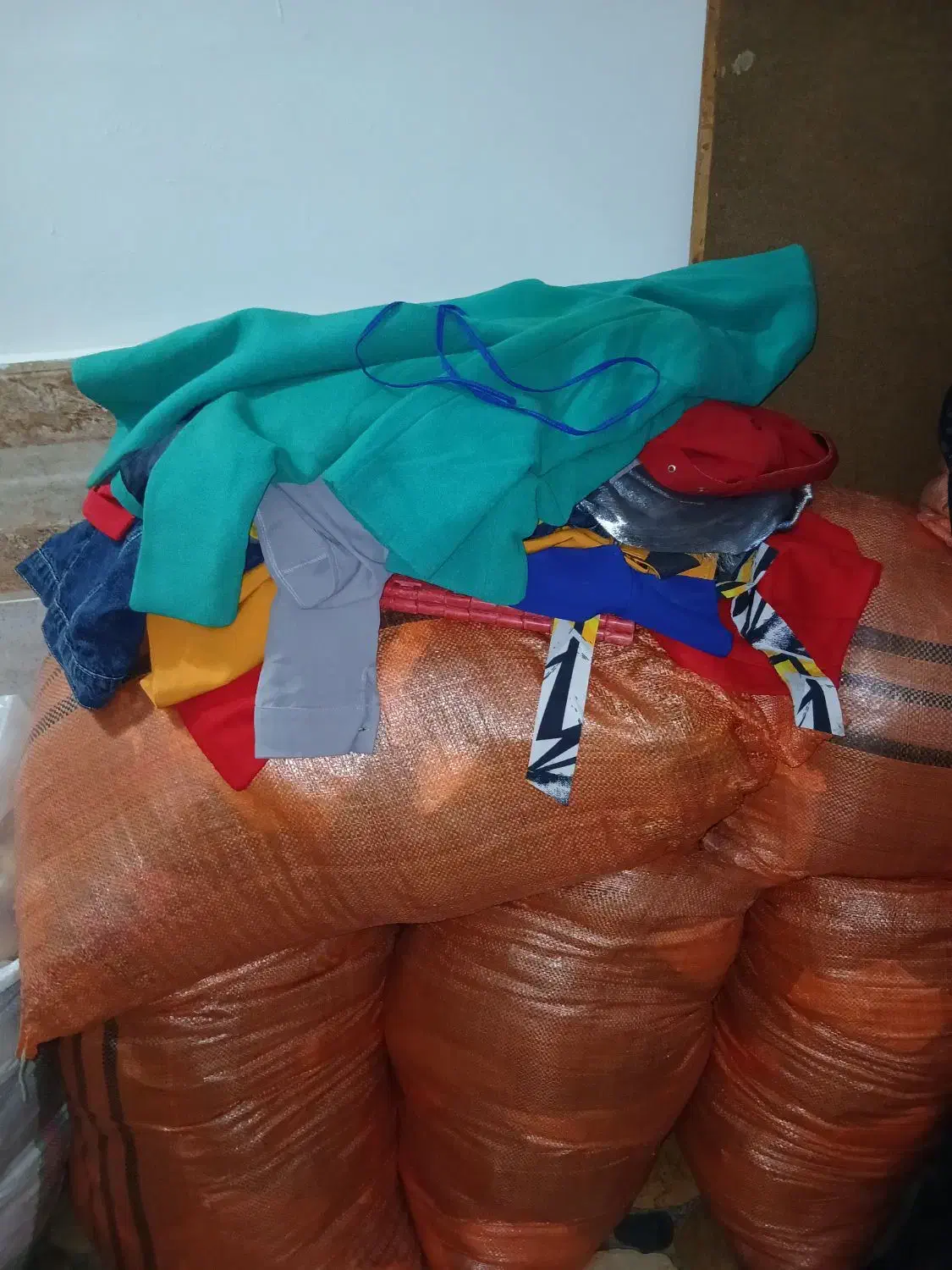 لباس|لباس|شلمان, |دیوار