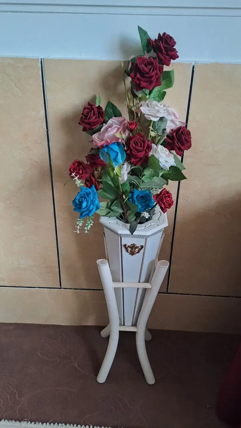 گل رز وگلدان|گل مصنوعی|تویسرکان, |دیوار