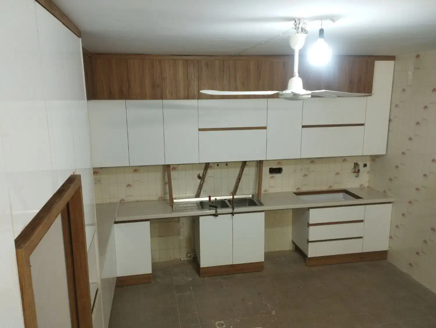 نصب و ساخت و تعمیر انواع کابینت و کمد دیواری و...|خدمات پیشه و مهارت|سبزوار, هویزه|دیوار