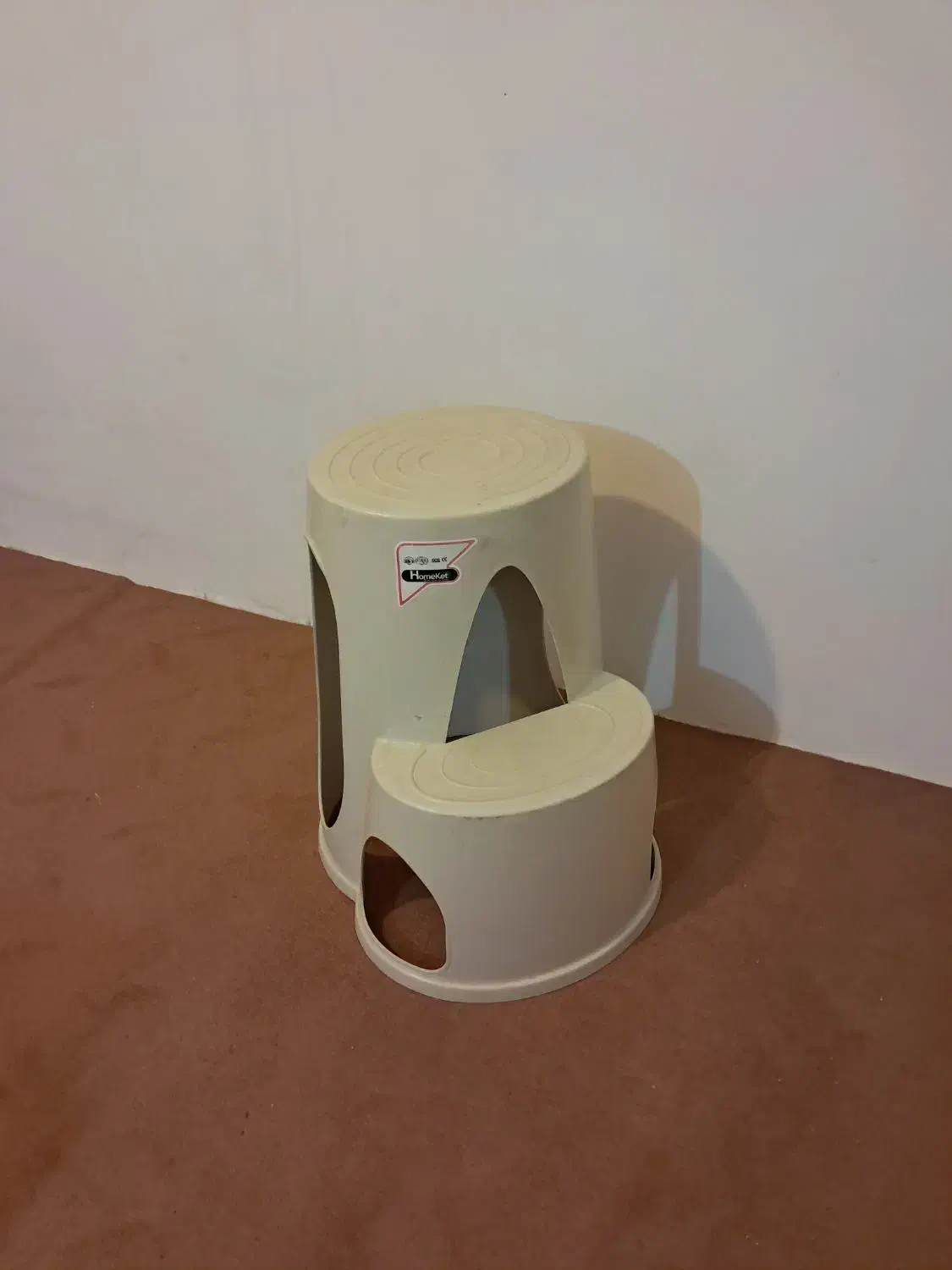 چهار پایه پلاستیکی|لوازم سرویس بهداشتی|کرمانشاه, |دیوار