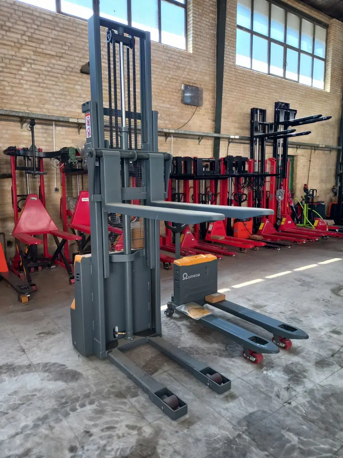 فروشگاه لیفتراک و استاکر های شارژی|ماشینآلات صنعتی|زنجان, |دیوار