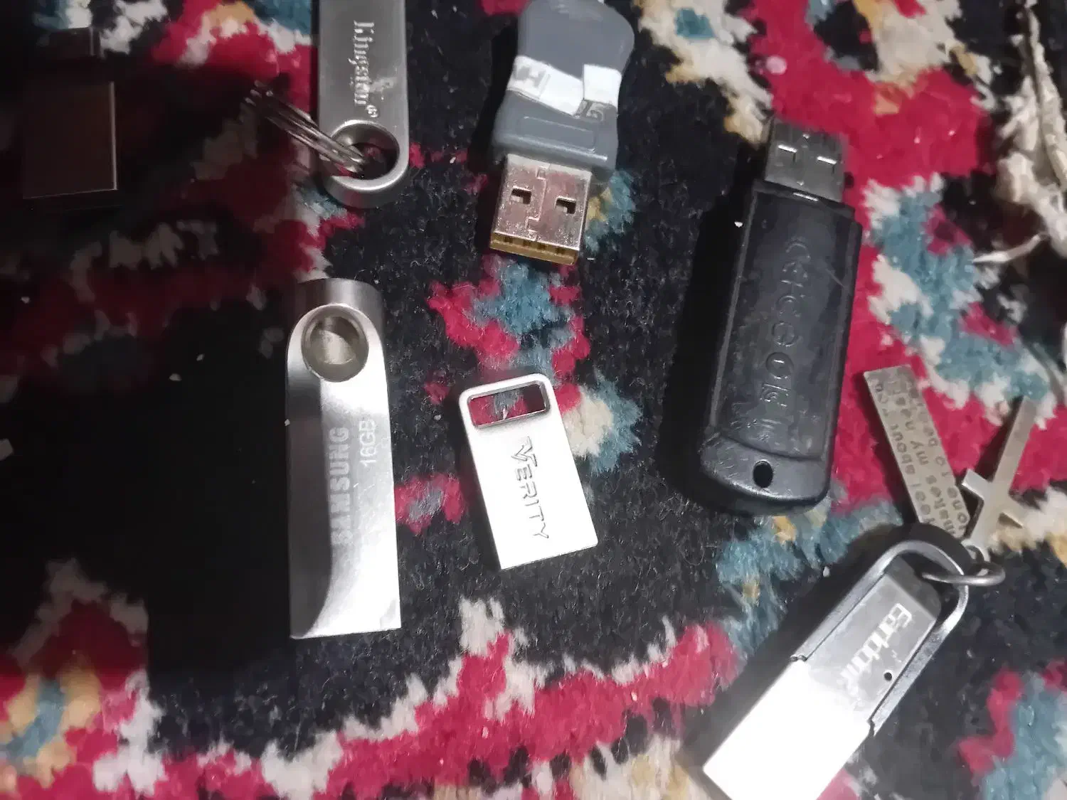 فلاش ۶۴ گیگ و۱۶ گیگ|لوازم جانبی موبایل و تبلت|قم, میرزائیه|دیوار