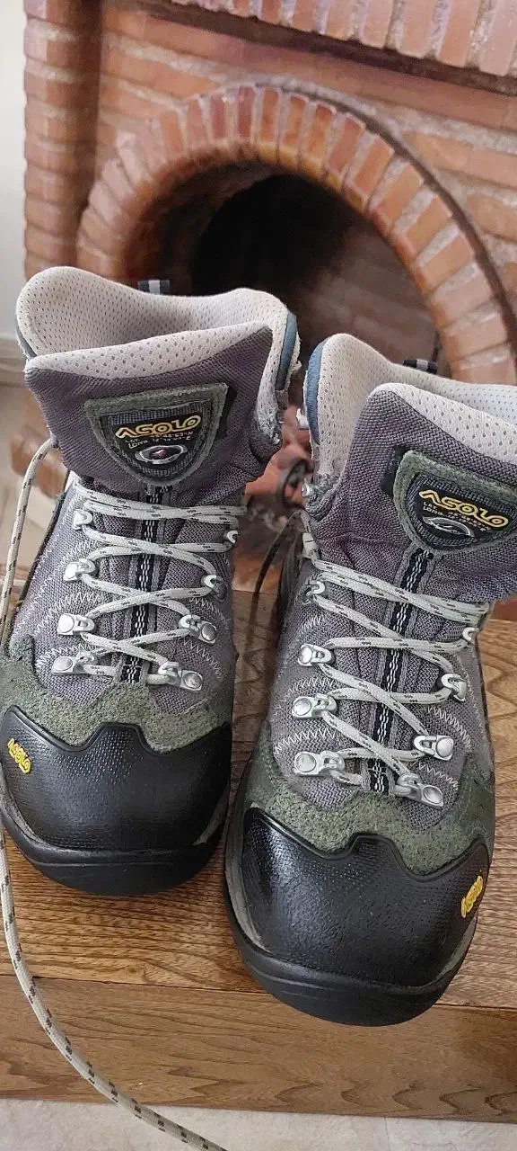 پوتین کوهنوردی و شهری|کیف، کفش، کمربند|تهران, باغ فیض|دیوار