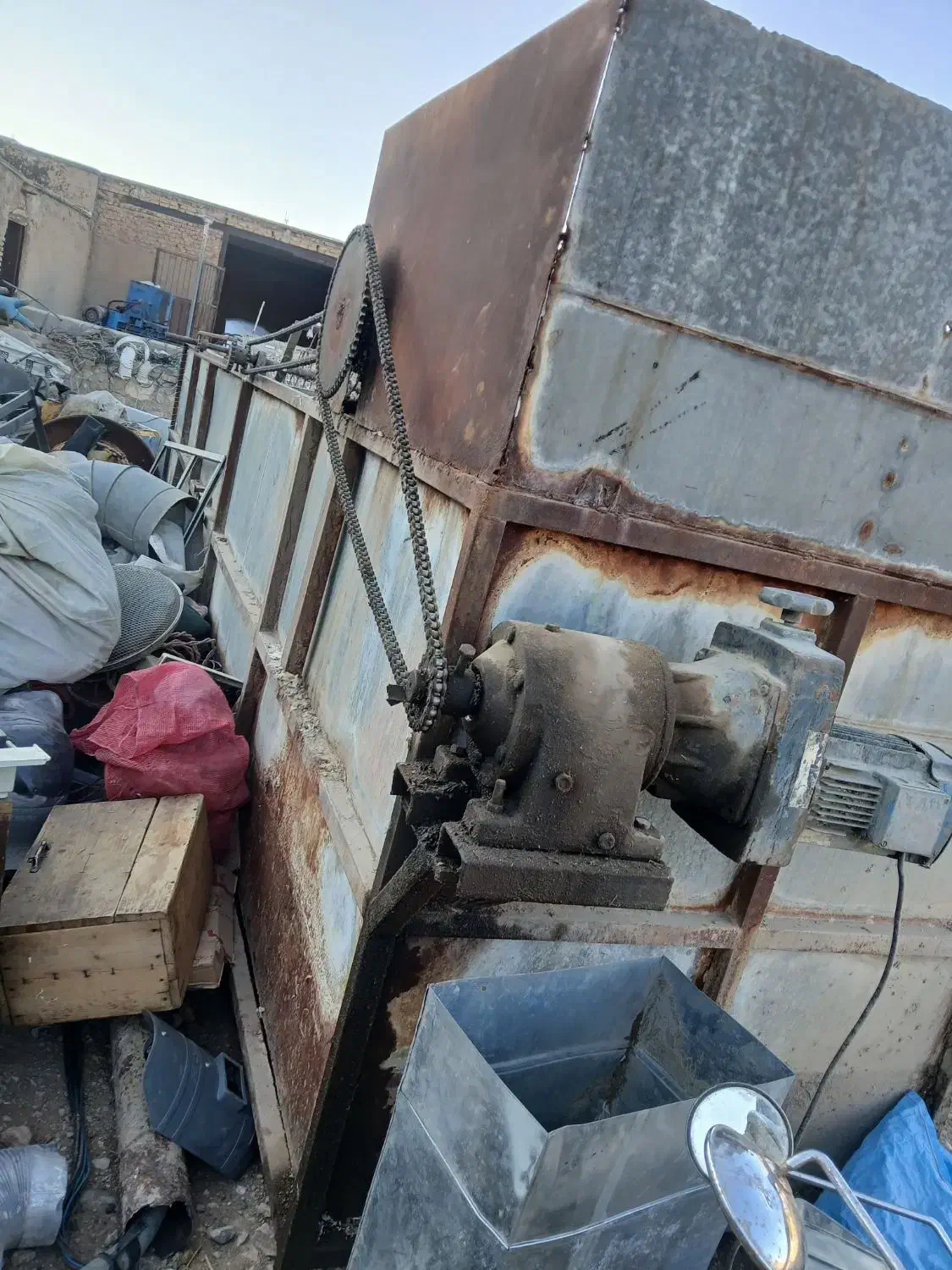 حوضه اسیاب|ماشین‌آلات صنعتی|اقلید, |دیوار