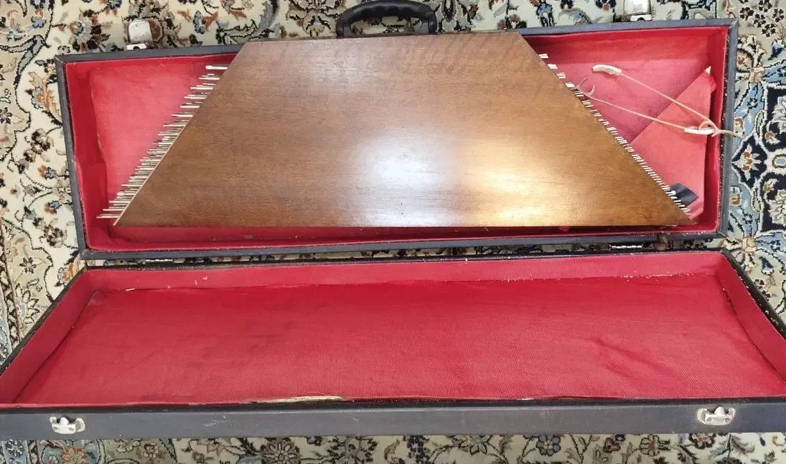 سنتور قدیمی با مضراب و لوازم جانبی|سازهای سنتی|لاهیجان, فیاض|دیوار