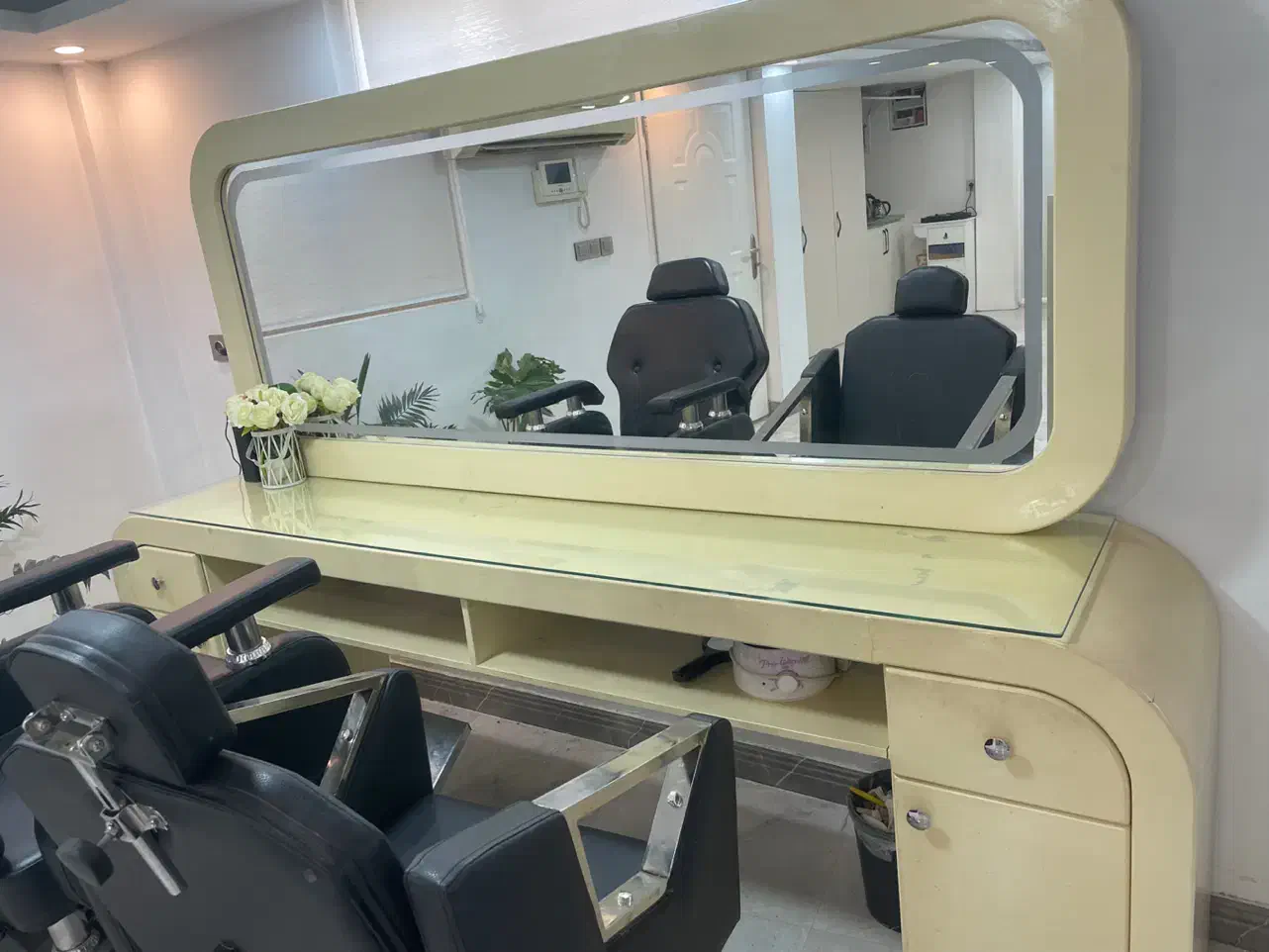 آینه و کمد آرایشگاهی قیمت توافقی|آرایشگاه و سالن‌های زیبایی|لنگرود, |دیوار