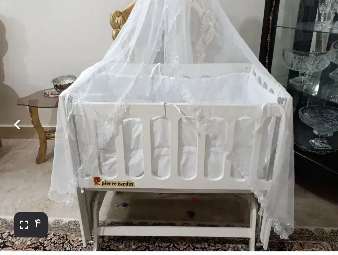 گهواره کنار تخت مادر|تخت و صندلی بچه|قرچک, داوود آباد|دیوار