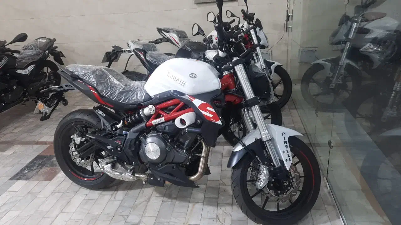 بنللی سفیدجفت سیلندر ۳۰۰نیوفیس ۱۴۰۴اپشنال صفر|موتورسیکلت|تهران, هاشمی|دیوار