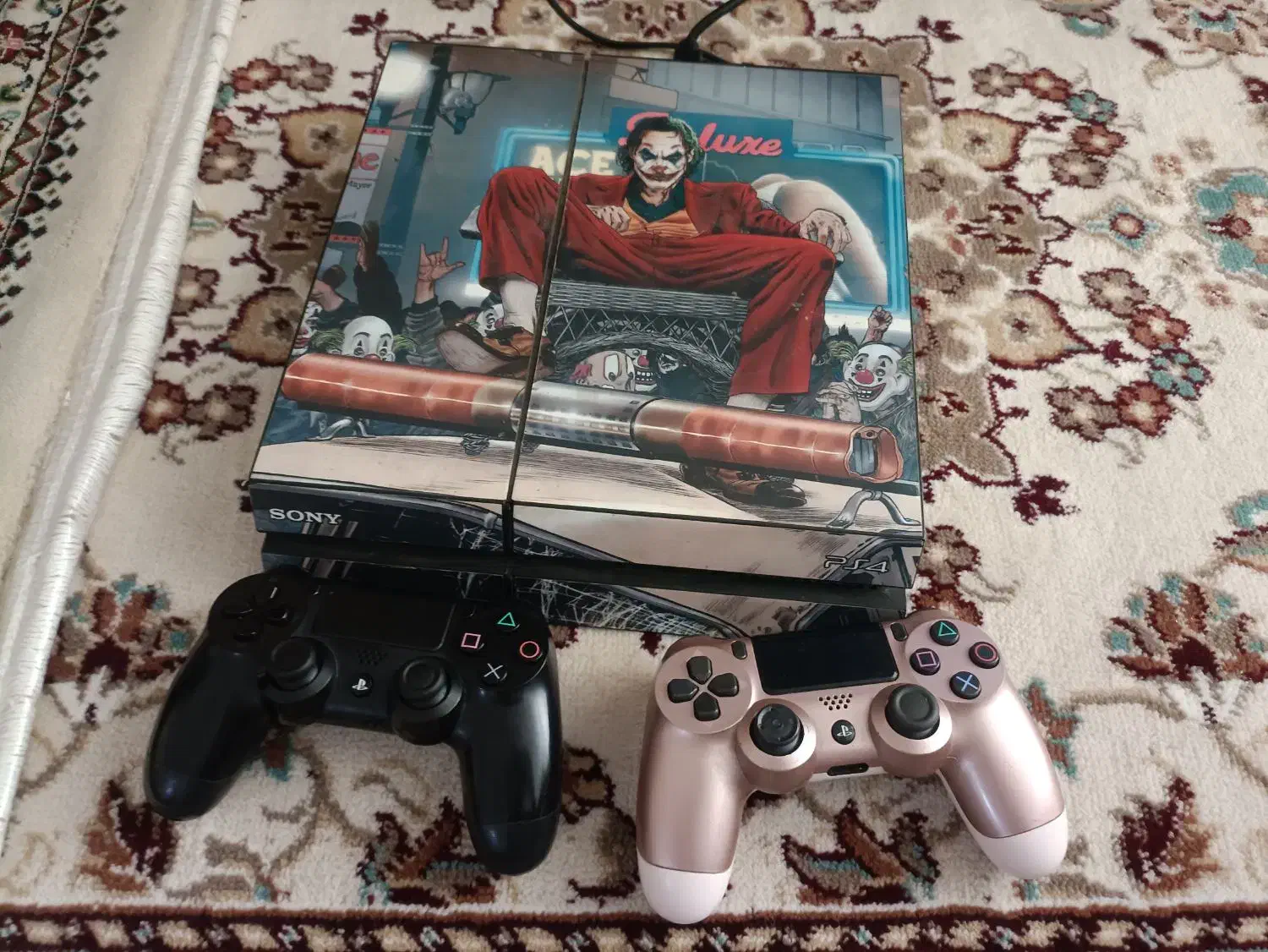 ps4 دو دستگیره سالم همراه کارتن کپی خوره|کنسول، بازی ویدئویی و آنلاین|همدان, |دیوار