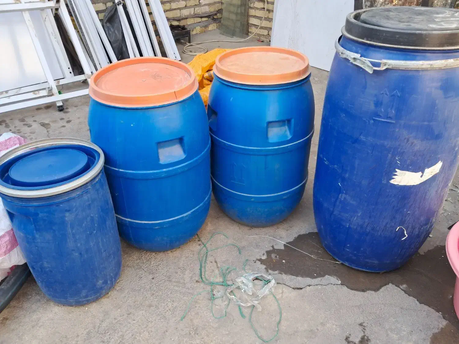 بشکه|ظروف نگهدارنده، پلاستیکی، یک‌بارمصرف|تاکستان, |دیوار