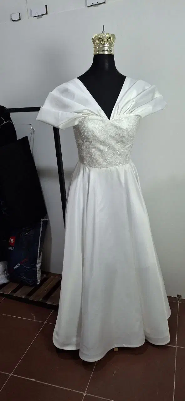 لباس عقد تن اول مزونی|لباس|میانه, |دیوار