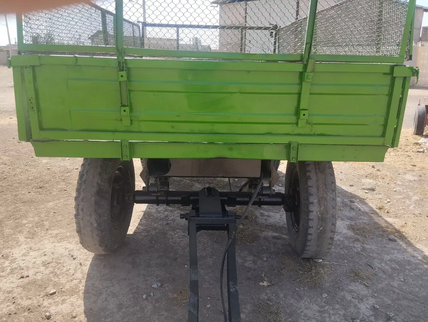 تریلی چار چرخ|خودرو سنگین|جغتای, |دیوار