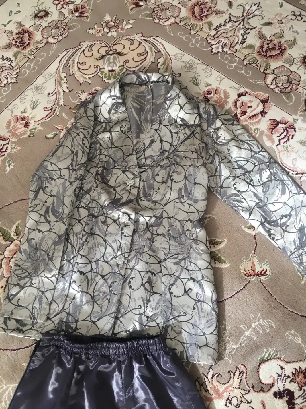 کت و دامن|لباس|سبزوار, کلاته سیفر|دیوار