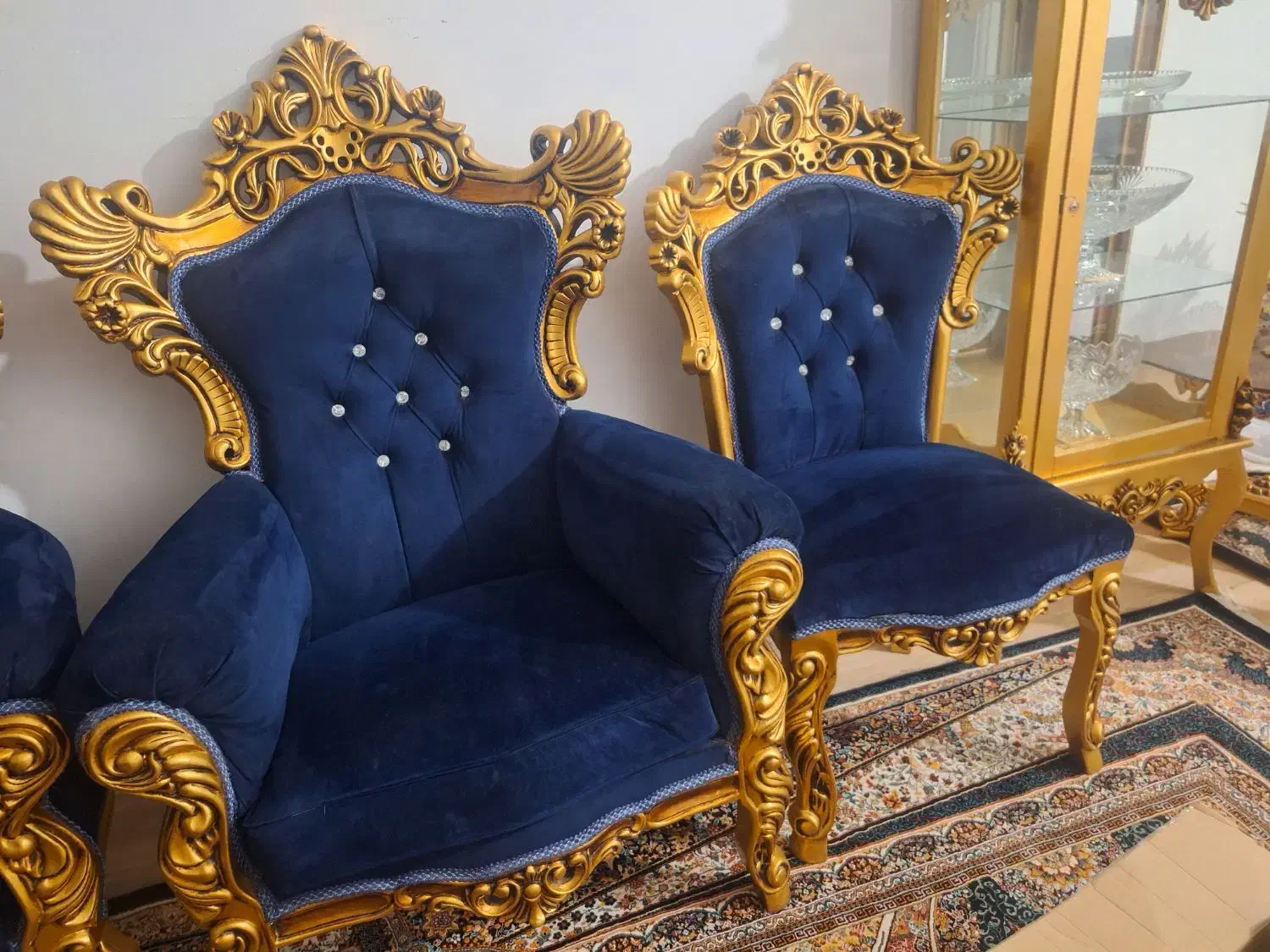 مبل سلطنتی ۹ نفره کاملا سالم|مبلمان خانگی و میز عسلی|قم, علی آباد سعدگان|دیوار