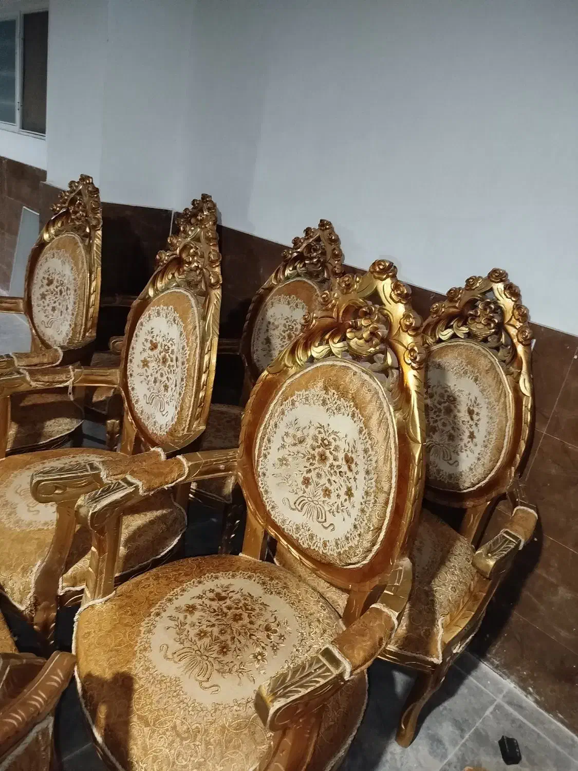 مبل نیمه سلطنتی|مبلمان خانگی و میز عسلی|زنجان, |دیوار