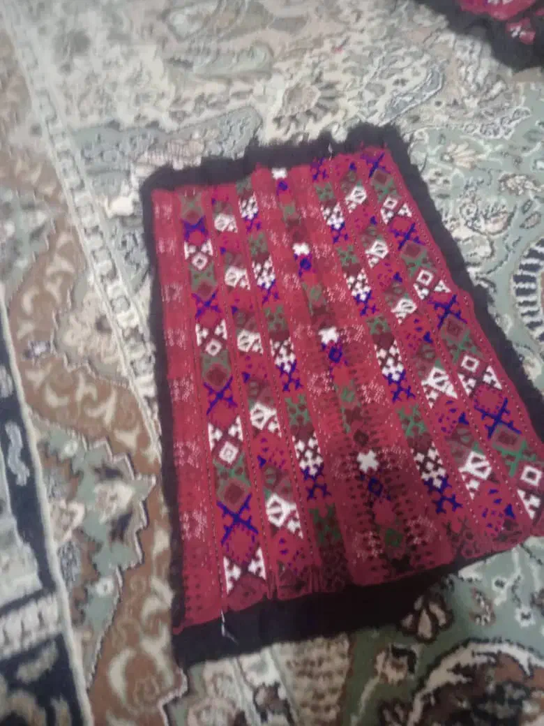 پارچه گمشده|اشیا|بیکاه, |دیوار