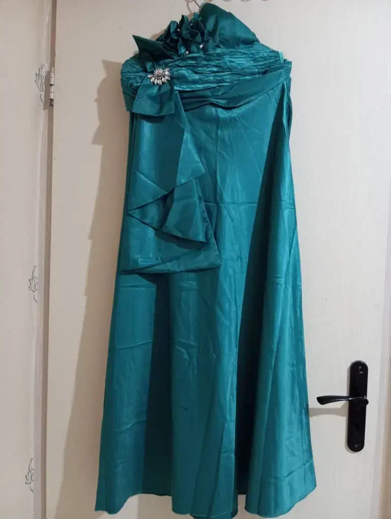 لباس مجلسی|لباس|رودهن, |دیوار