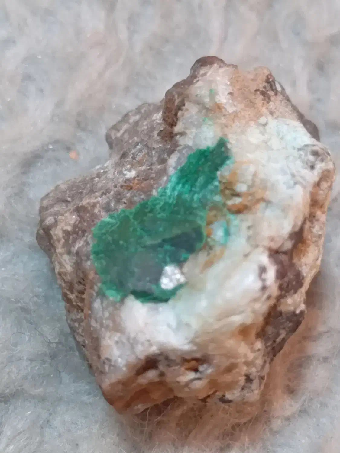 سنگ زمرد|جواهرات|شاهین‌شهر, گزبرخوار|دیوار