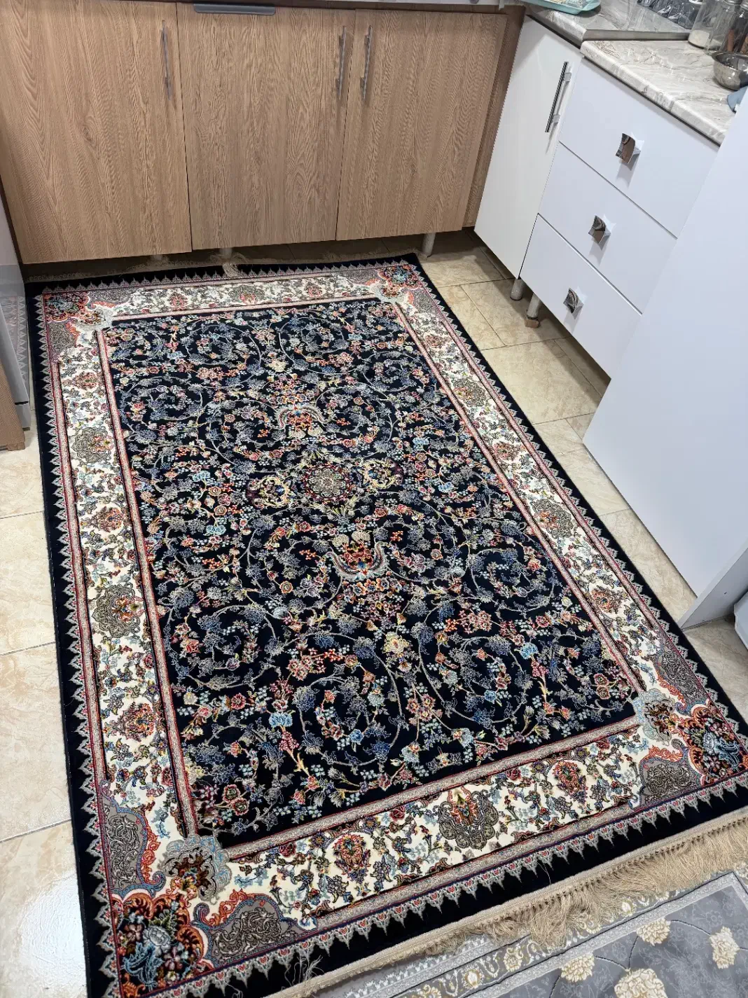 فرش|فرش|رباط‌کریم, رباط‌کریم|دیوار