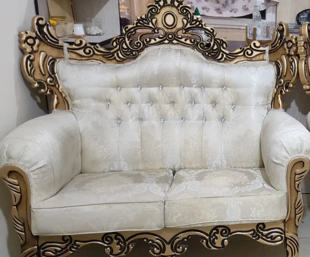 مبل زیبا و تمیز یک ساله خریدیم بخاطرکمبودجا میفروش|مبلمان خانگی و میز عسلی|محمدیه-قزوین, |دیوار