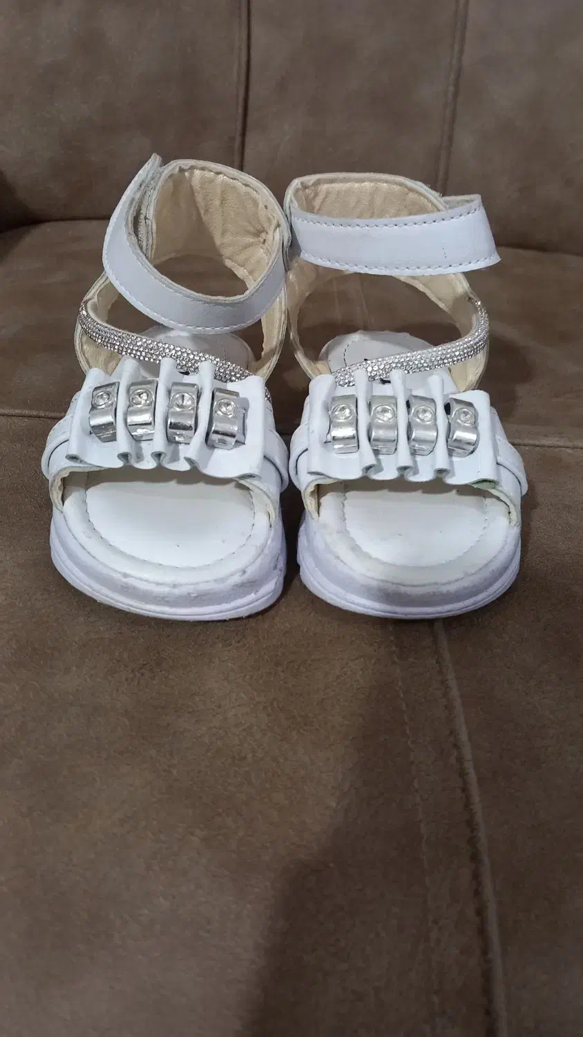 کفش|کفش و لباس بچه|خوی, |دیوار