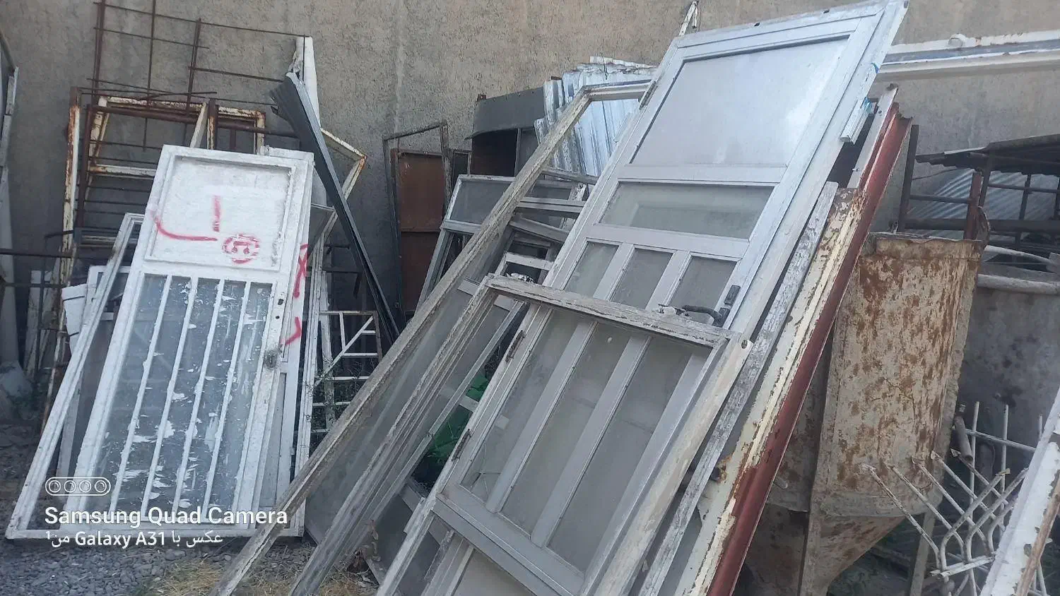 خریدضایعات درمحل .ظروف آشپزخانه.مانیتور.تلوزیون|عمده‌فروشی|کنگاور, |دیوار