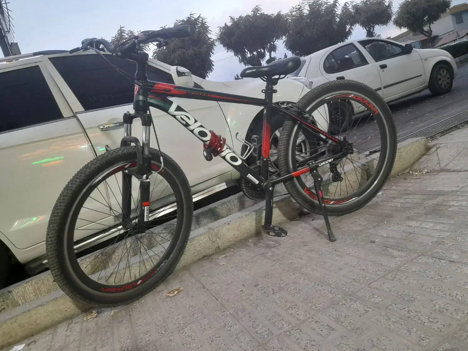 دوچرخه|دوچرخه، اسکیت، اسکوتر|اندیشه, اندیشه فاز ۲|دیوار