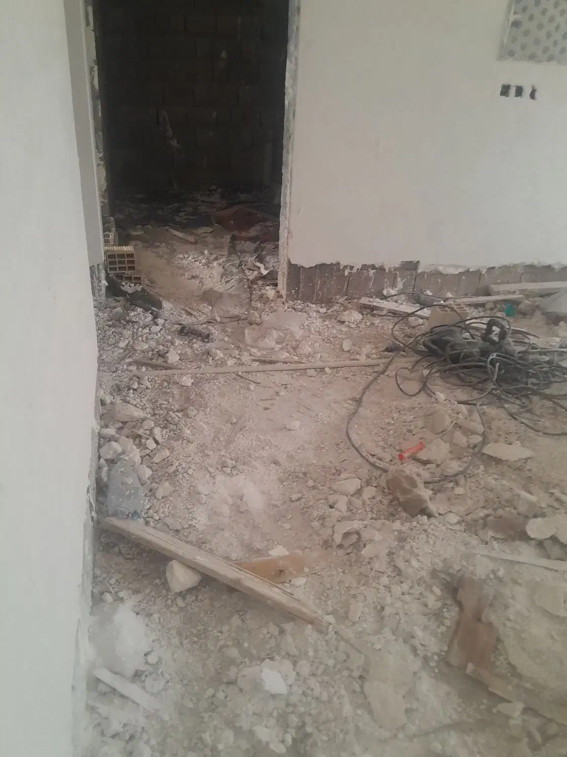 تخریب،جابه جایی مصالح ساختمانی،نظافت و تمیز کاری|خدمات پیشه و مهارت|بندر کنگان, |دیوار