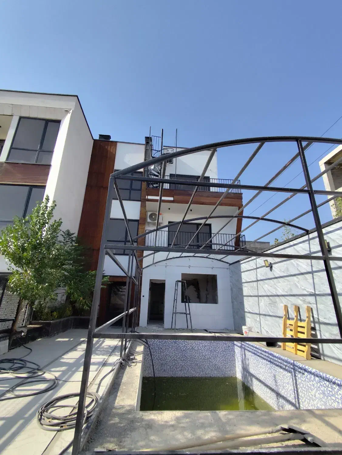 ویلا ۳۵۰ متری فروشی /سندار /کلید نخورده /ویو دار|فروش خانه و ویلا|رودهن, |دیوار