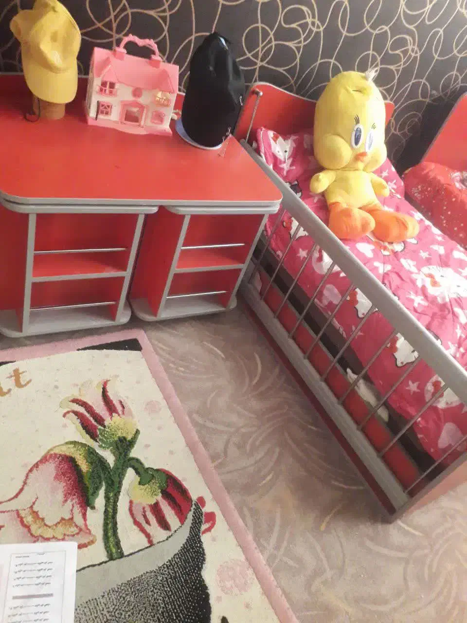 تخت و کمد و میز آرایش|اسباب و اثاث بچه|یزد, |دیوار