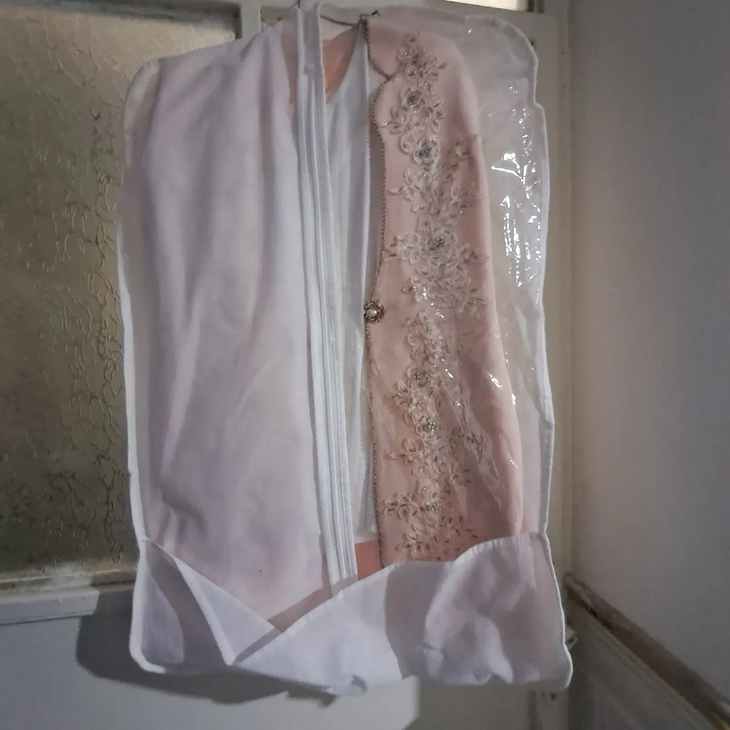 کت مجلسی|لباس|قم, ولیعصر|دیوار