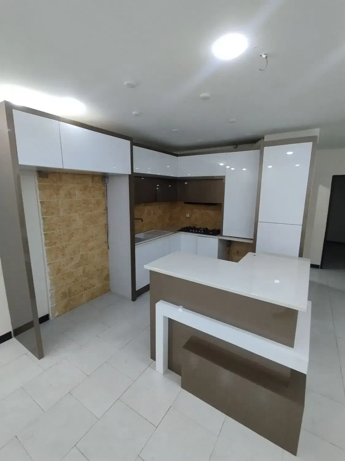 90متری /روبرو مترو / بدون هزینه وام تسویه *|فروش آپارتمان|هشتگرد, فاز ۱ مهستان|دیوار