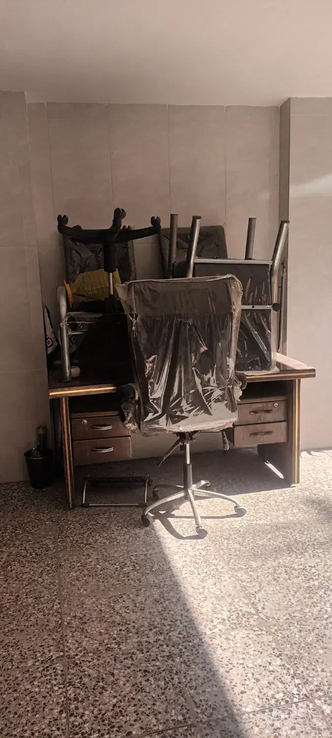 میز/ صندلی/ کامپیوتر/ پرینتر|دفتر کار|اصفهان, محله سفلی|دیوار