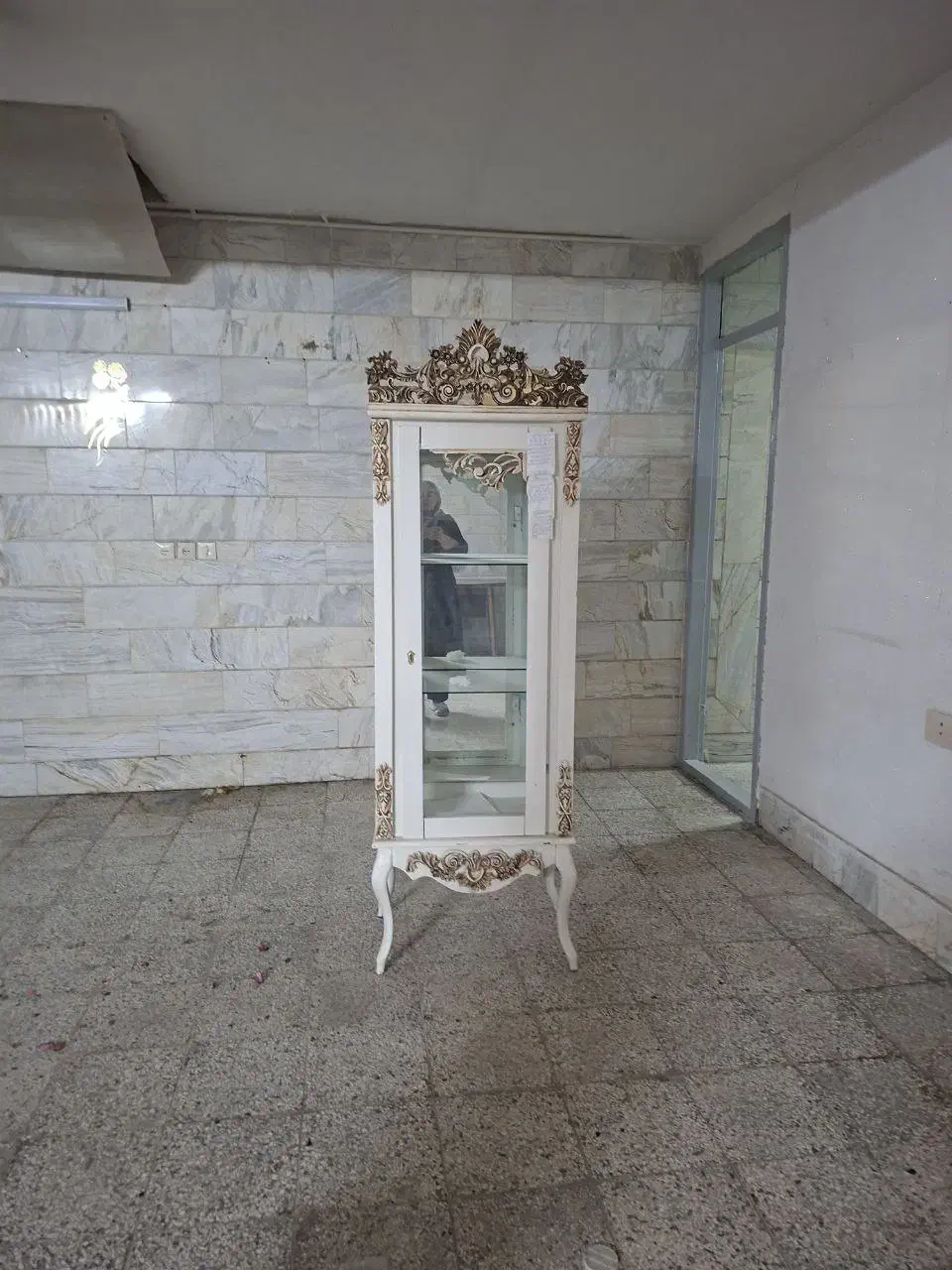 سر شور آینه میز گنجه و صندلی اصلاح|آرایشگاه و سالنهای زیبایی|تربتحیدریه, کاشانی|دیوار