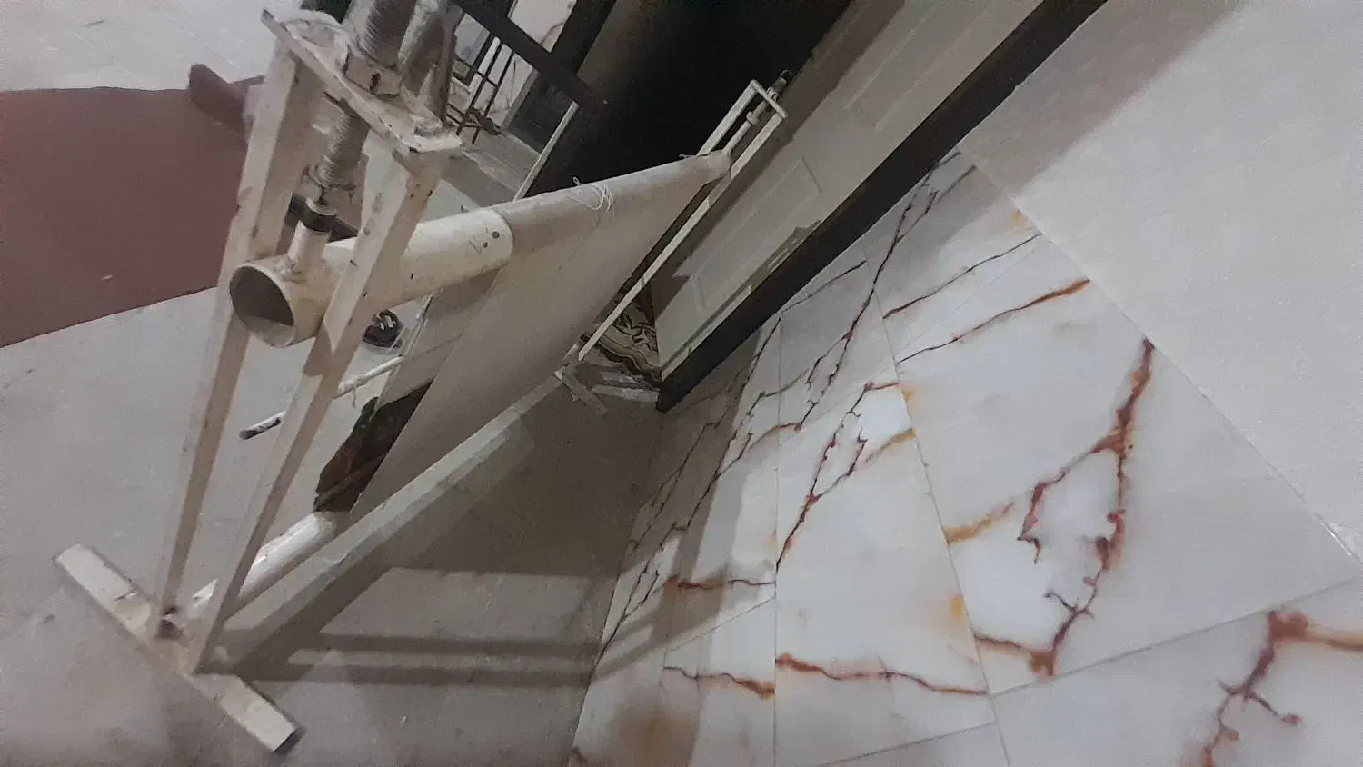 دار قالی|تابلو فرش|هشتگرد, هشتگرد قدیم|دیوار