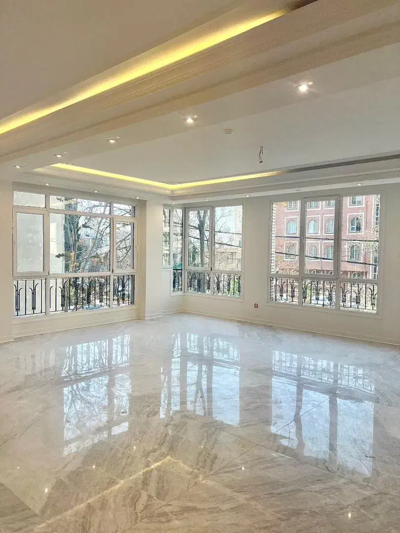 ۱۶۵ متر ۳ خواب تکواحدی ژورنالی/۲ پارکینگ سندی