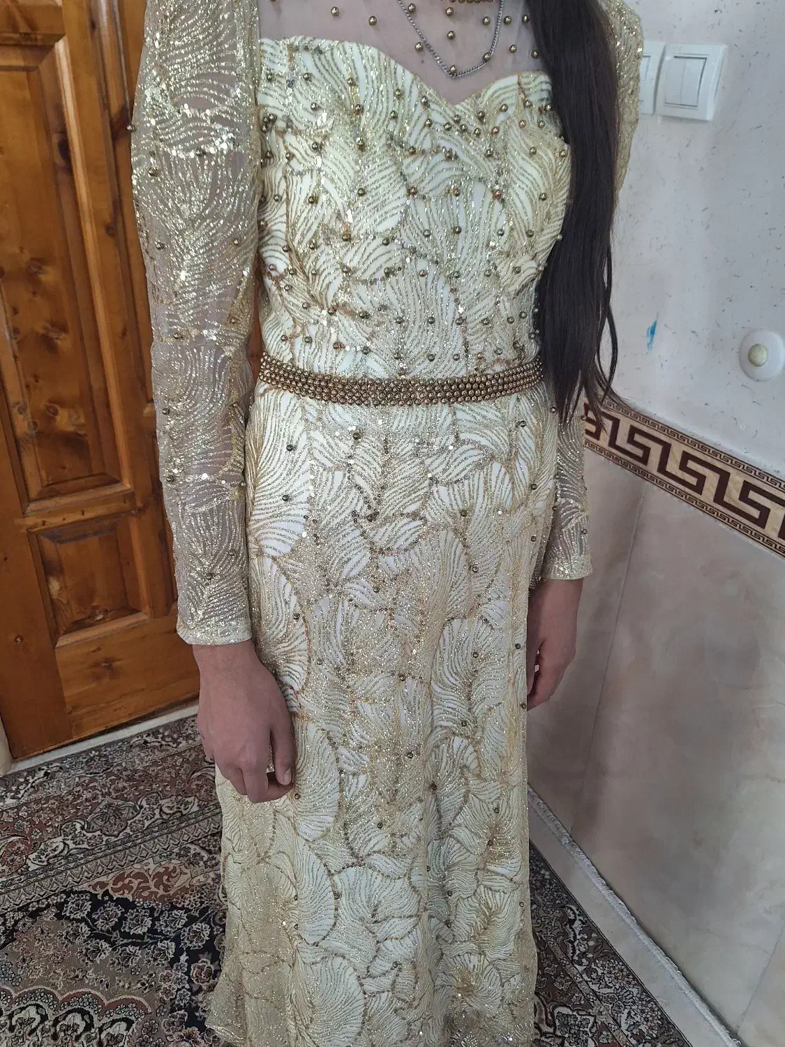 لباس مجلسی|لباس|قروه, |دیوار