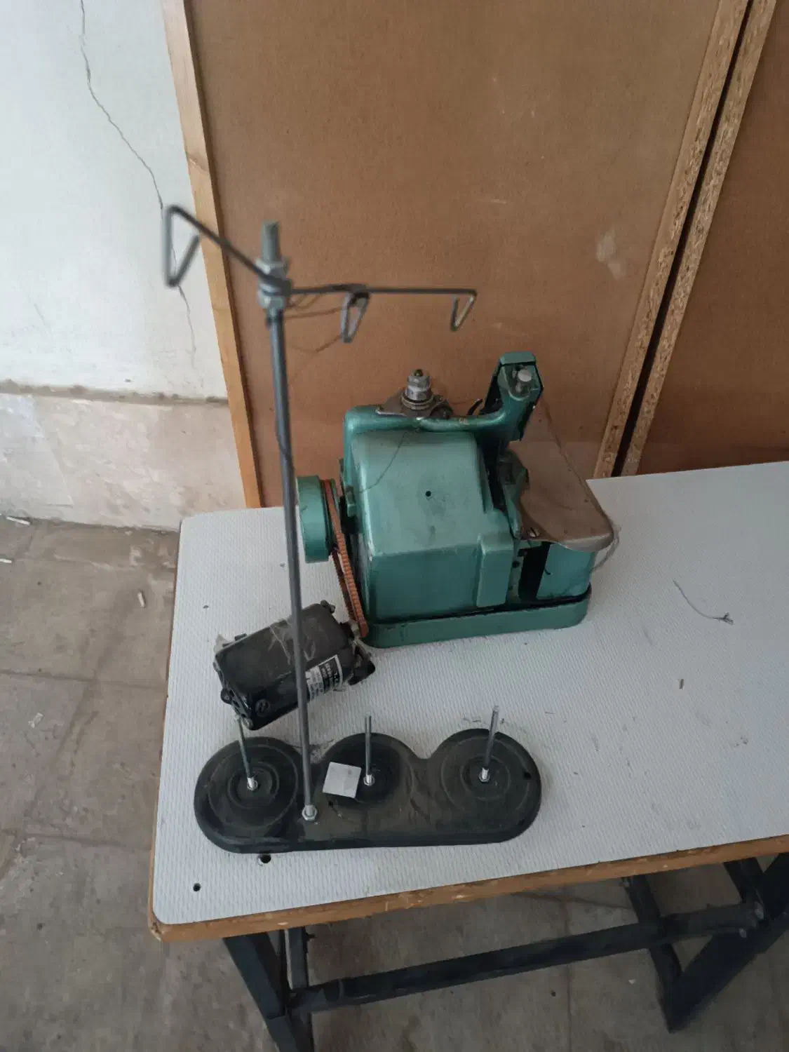 سردوز با پایه|چرخ خیاطی و ریسندگی|هشتگرد, خور|دیوار