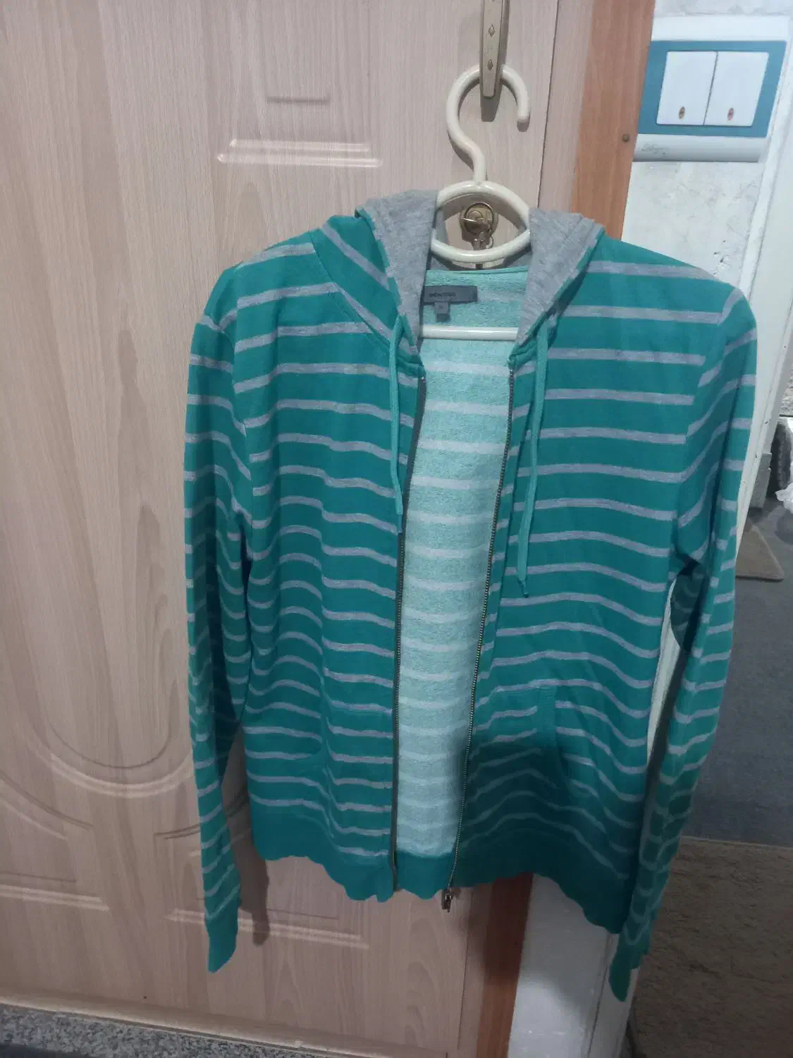 هودی|لباس|بروجرد, |دیوار