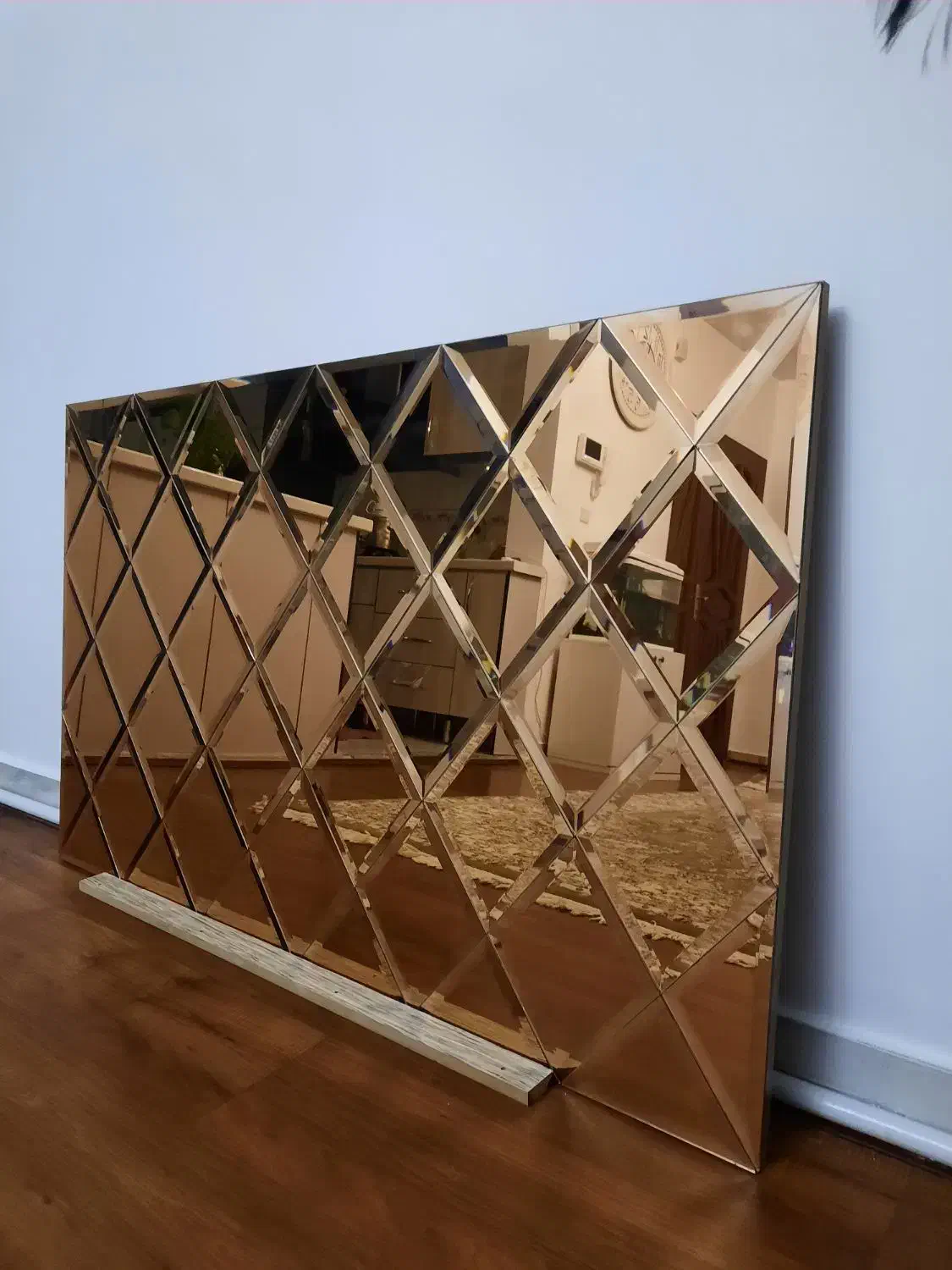 آینه|آینه|سرخه حصار, |دیوار