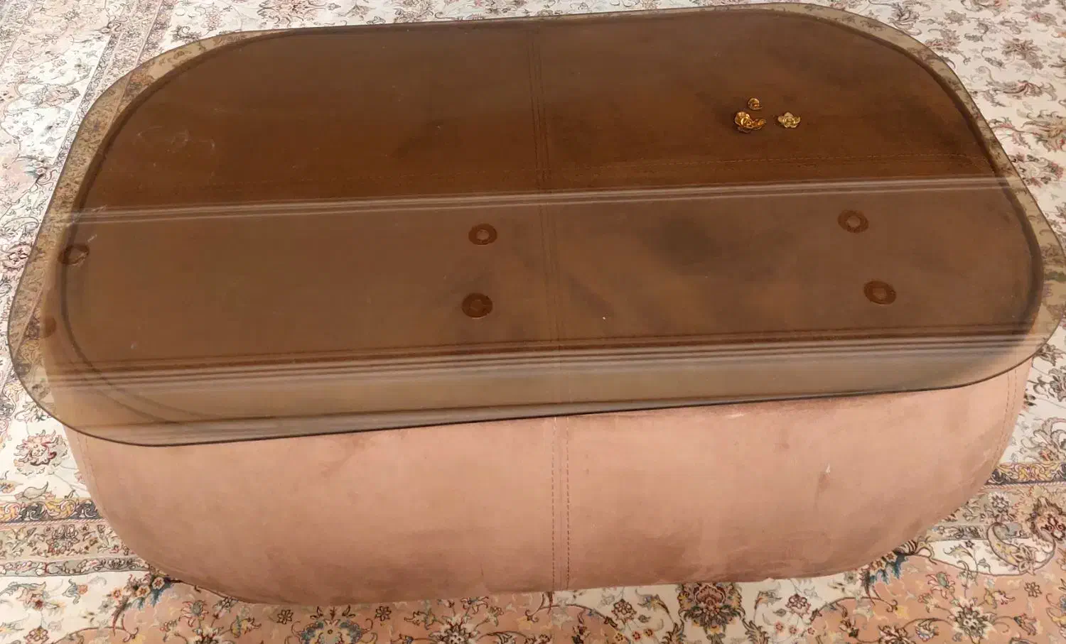 میز پاف دست دوم قهوه ای رنگ سالم با شیشه|مبلمان خانگی و میز عسلی|تبریز, |دیوار